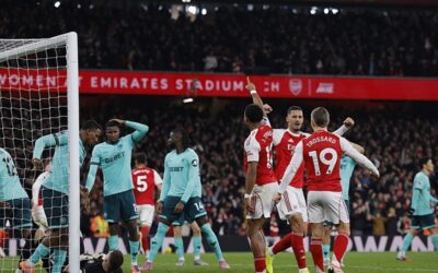 Son dakikaları nefes kesen maçta Arsenal 90+3'te hayat buldu!