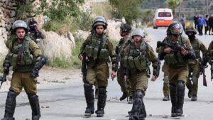 Soykırımcı İsrail, Batı Şeria'da 9 Filistinliyi gözaltına aldı