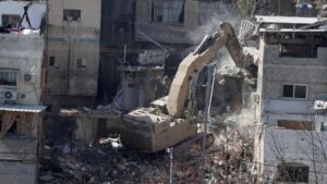 Soykırımcı İsrail'den Filistinlilerin evlerini yıkma kararı