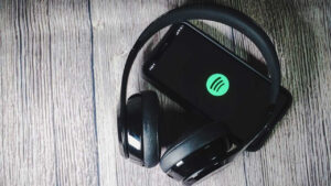 Spotify ve Netflix’ten yeni ortaklık: Video Podcast’ler ekrana taşınıyor