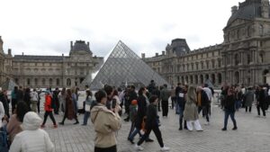 Tarihi eserler çalınmıştı… Louvre soygununun maliyeti belli oldu