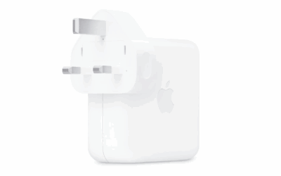 Tartışma yaratan karar: Apple kutudan çıkanları eksiltmeye devam ediyor!