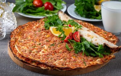 Taş fırın lezzeti sofranızda: Ev yapımı lahmacun tarifi