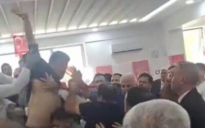 Tekmeler ve yumruklar havada uçuştu! CHP kongresinde ortalık yine karıştı