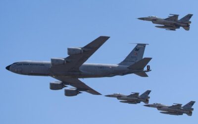 TEKNOFEST'te gözler göğe yükseldi: F-16'lara havada yakıt ikmali gururla izlendi