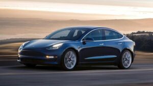 Tesla, birçok aracı geri çağırıyor
