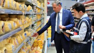 Ticaret Bakanlığı'ndan fiyat şeffaflığı düzenlemesi: Karar Resmi Gazete'de yayımlandı