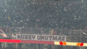 Trabzonspor tribünlerinden anlamlı pankart! “Kuzey unutmaz”