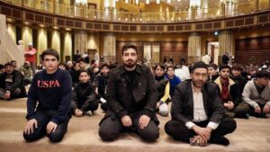 TÜGVA, gençleri Taksim Camisi'nde sabah namazında buluşturdu