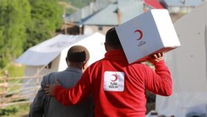 Türk Kızılaydan alevlerle boğuşan iki ile yardım