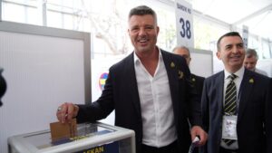Türkiye Futbol Federasyonu, Sadettin Saran'ı tebrik etti