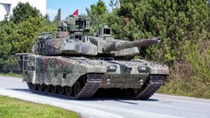 Türkiye'nin zırhlı gücü "ALTAY" sahaya iniyor