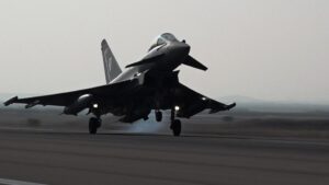 Türkiye'ye gelen Eurofighter'lar F-16'larla karşılandı