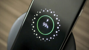 Samsung'un "tri-fold" telefonu sızdı: Tablet gibi ekran, akıllara ziyan bir fiyat!