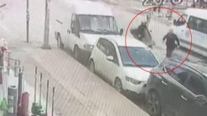 Ümraniye'de feci kaza kamerada: Motosiklet yayaya çarptı