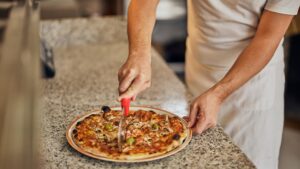 Ustası sırrı açıkladı: Evde nefis pizza yapmanın 5 püf noktası!