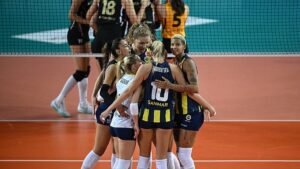 VakıfBank 2-3 Fenerbahçe Medicana (MAÇ SONUCU ÖZET) Şampiyonlar Kupası Fenerbahçe Medicana'nın!