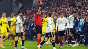 VAR kayıtları açıklandı! Derbideki kırmızı kart kararının perde arkası…