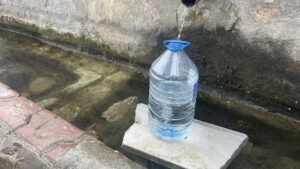 Vatandaş canından bezdi! Altyapı yok, günlerdir su akmıyor