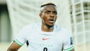 Victor Osimhen'den hat-trick! Ülkesini play-off turuna taşıdı