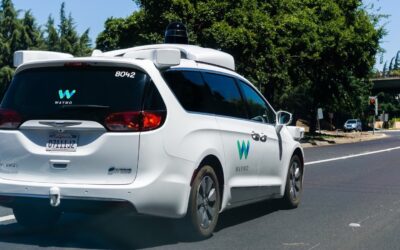 Waymo haftada bir milyon robotaksi yolculuğu hedefliyor