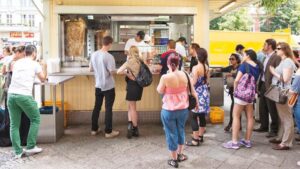 Yanar döner Avrupa! Fast food'ların "döner kebap" diye satılmasının önü açıldı
