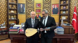Yavuz Bingöl'den Bahçeli'ye anlamlı hediye