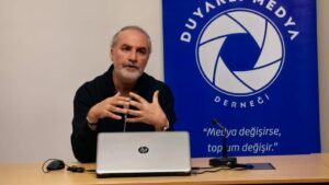 Yazar Tarık Tufan: “Dijital dünya özgürleştirme görüntüsü altında tahakküm kuruyor”