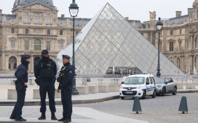 Yedi dakikada paha biçilmez mücevherler çalındı: Louvre Müzesi’nde neler oldu?