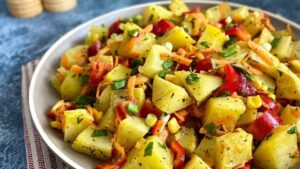 Yemek gibi doyurucu patates salatası tarifi: Sosuna sirke katın lezzetine doymayın