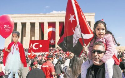 Yeryüzüne sığmayan ay yıldız sevdası