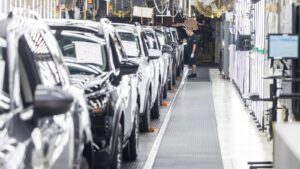 Yılın 11 ayında otomotiv üretimi arttı, otomobil üretimi düştü