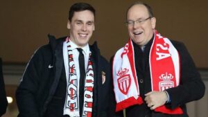 Yumruğu yeseydim yere yığılırdım