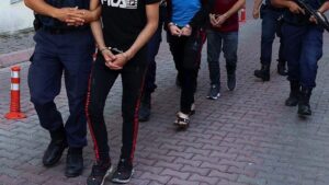 Yurda yasa dışı yollarla giren 23 düzensiz göçmen yakalandı