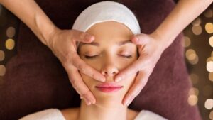 Yüzünüzü 10 yıl gençleştiren masaj hareketleri: Doğal lifting, estetiğe gerek yok