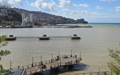 Zonguldak'ta yağmur sonrası deniz kahverengiye büründü